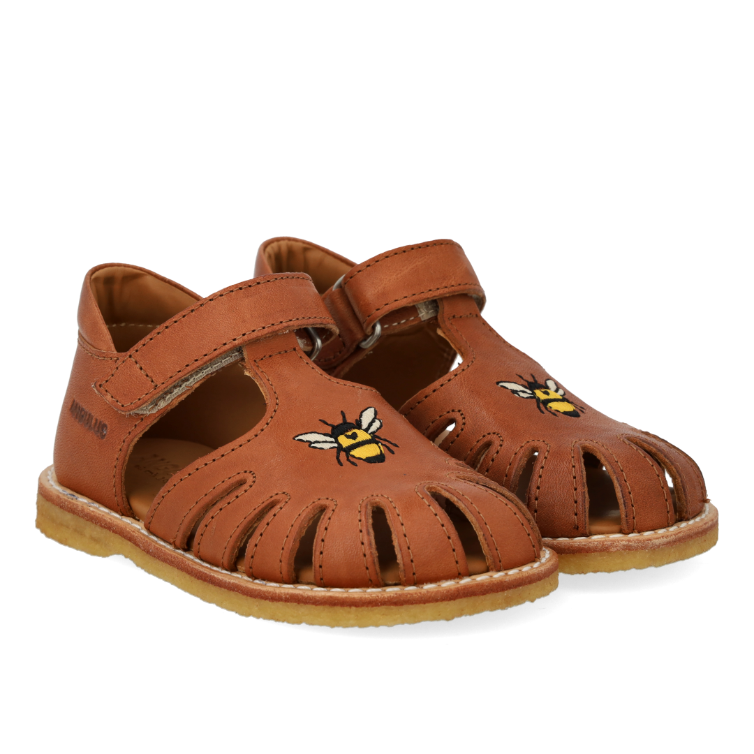 Begynder sandal med bi broderi