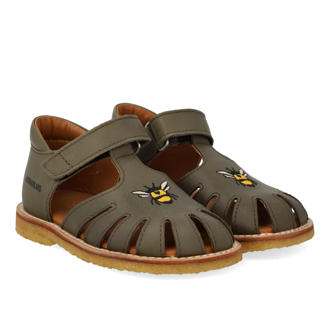 Begynder sandal med bi broderi