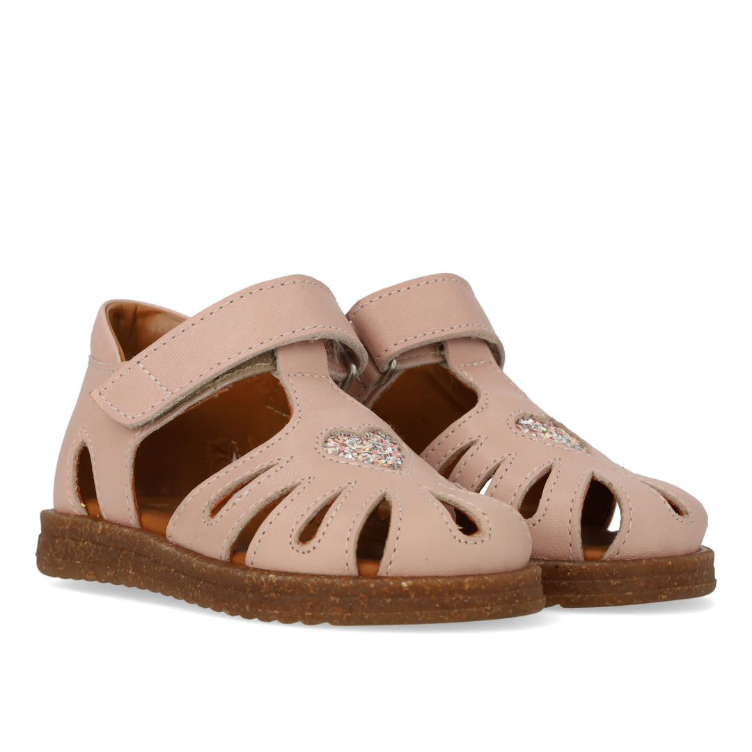 Begynder sandal med funklende glitterhjerte