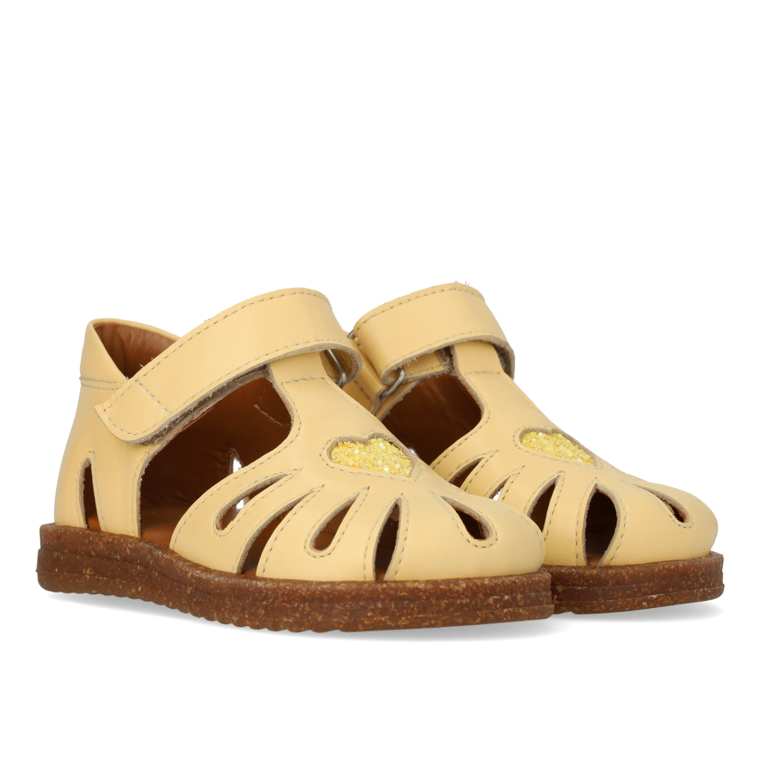 Begynder sandal med funklende glitterhjerte