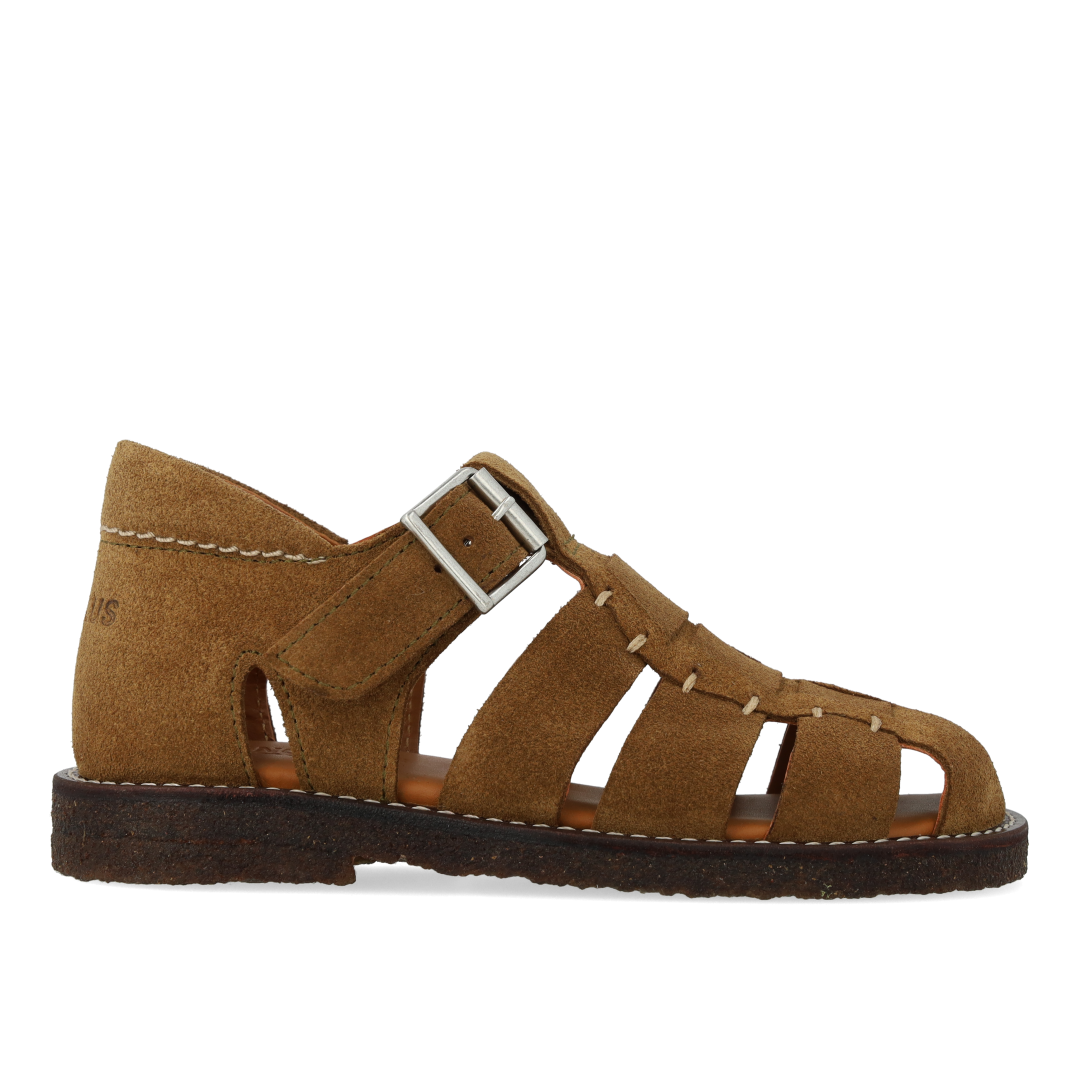 Fisherman sandal med lukket tå og stikningsdetalje