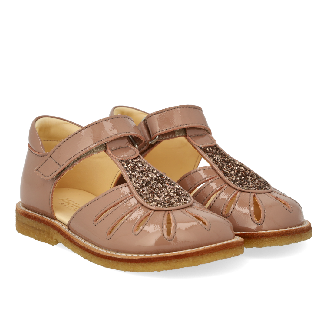 Sandal med dråbedetalje i funklende glitter