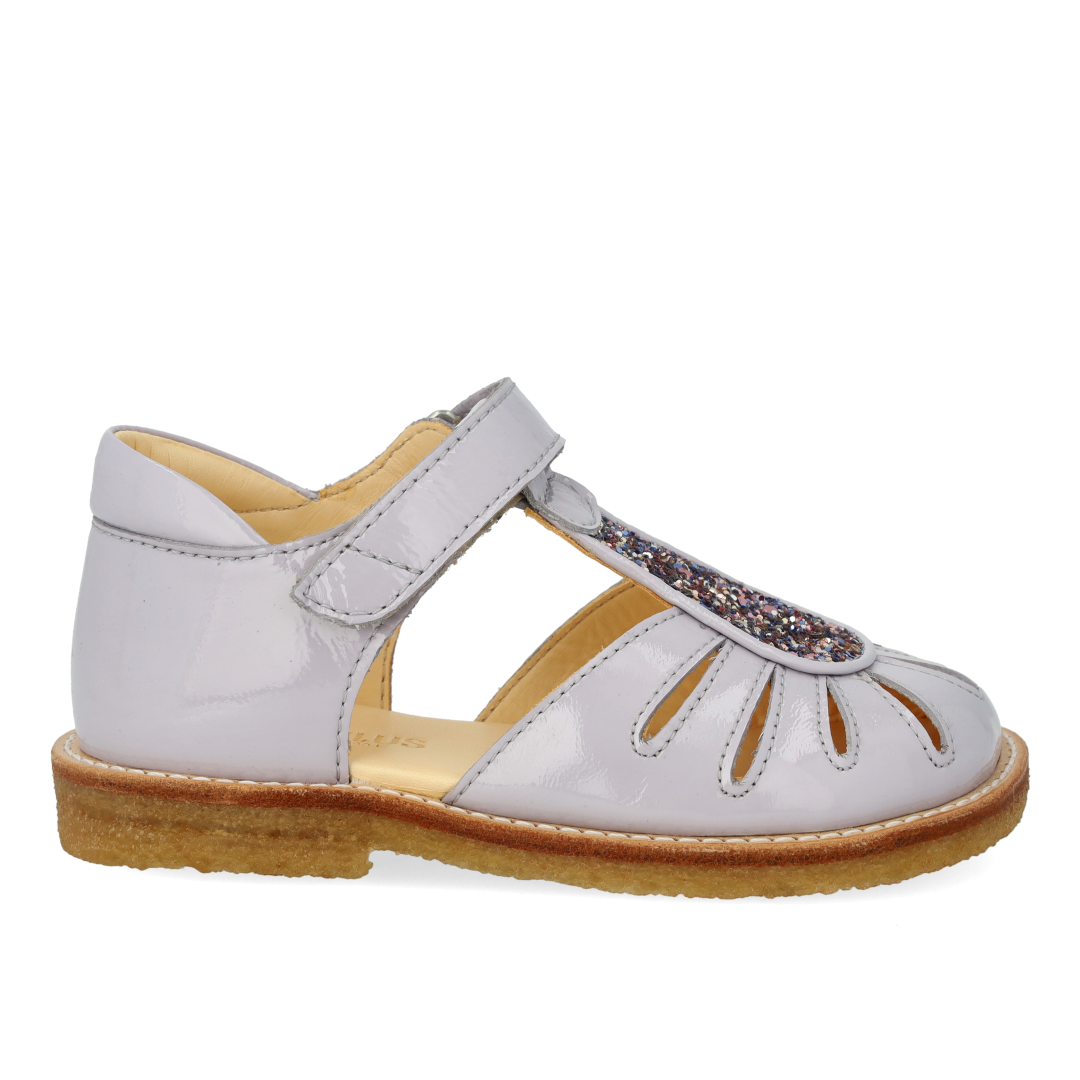Sandal med dråbedetalje i funklende glitter