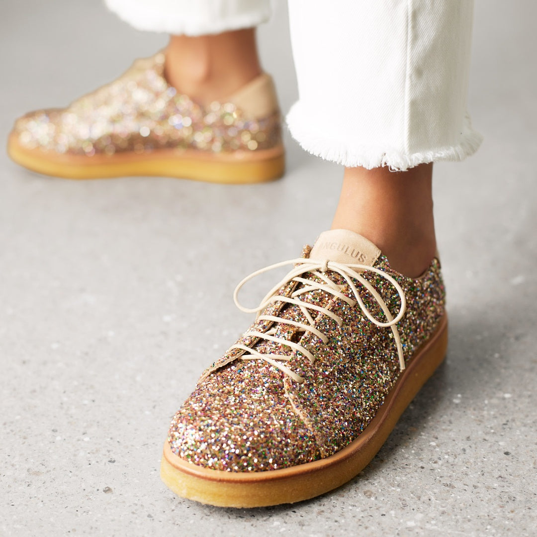 Sneaker i glitter på plateausål