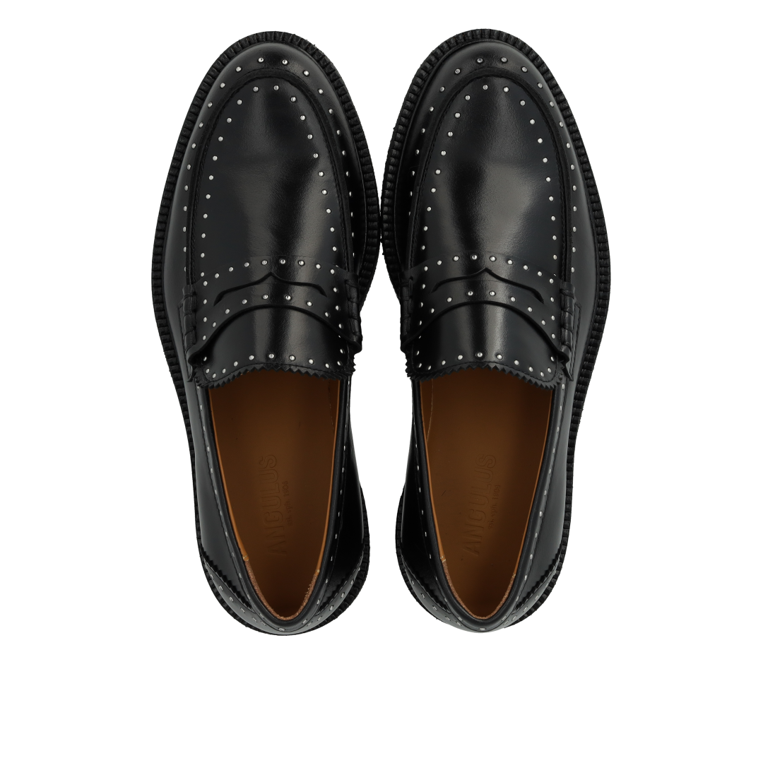 Klassisk Penny loafer med dekorative sølvnitter