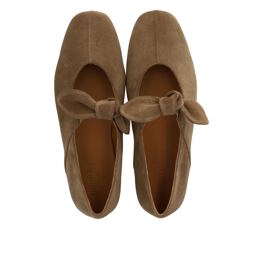 Ballerina med elastisk dekorativ sløjfedetalje