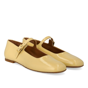 Ballerina med moderat firkantet snude