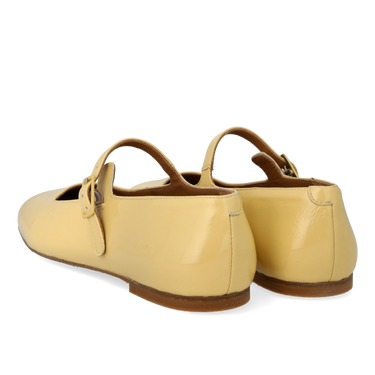 Ballerina med moderat firkantet snude