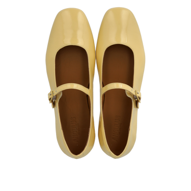 Ballerina med moderat firkantet snude