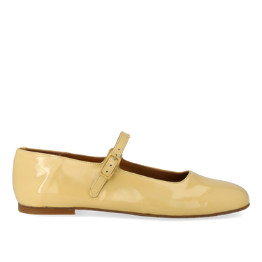 Ballerina med moderat firkantet snude