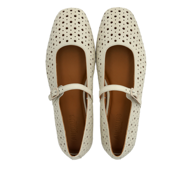 Blød ballerina med dekorativt hulmønster