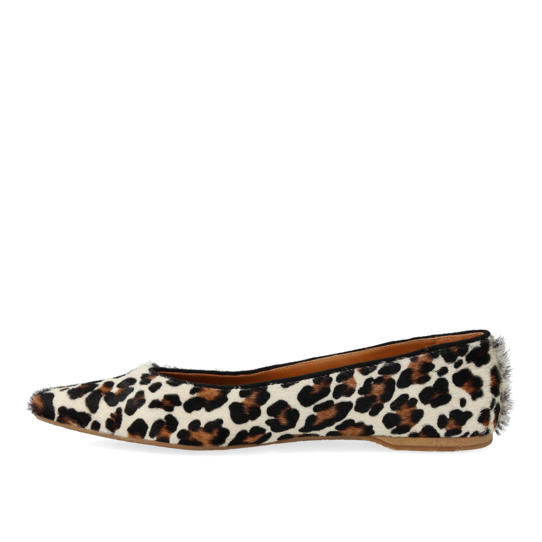Spids ballerina i leopardmønstret pony-pels