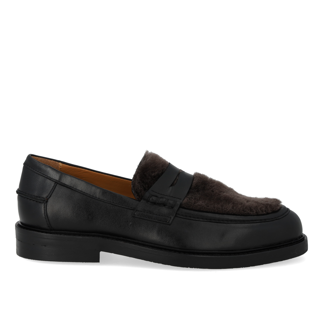 Penny loafer med blød pelsdetalje