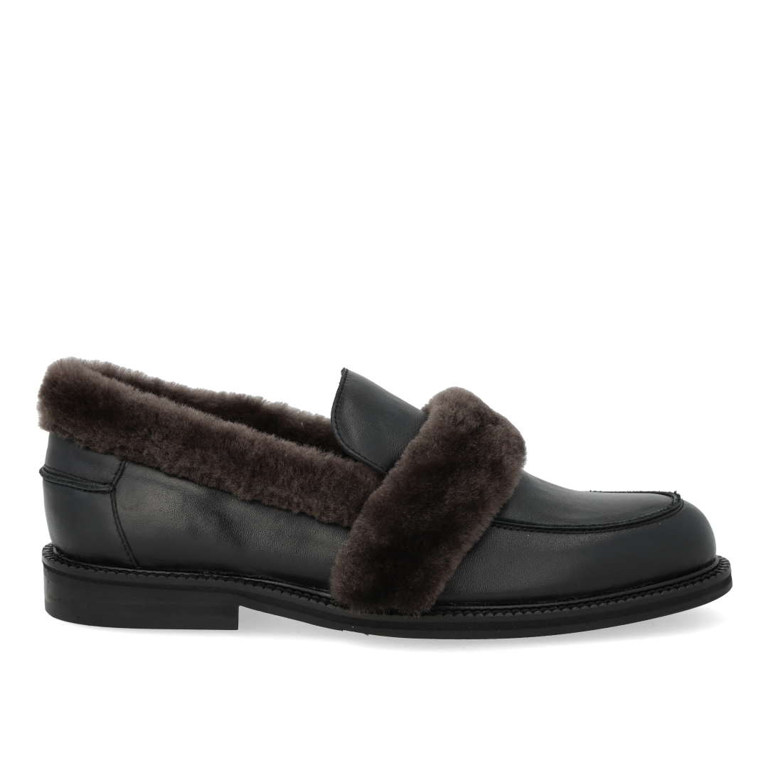 Loafer med bløde pelskanter