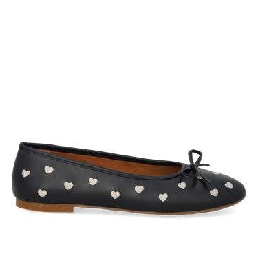 Ballerina med kontrast hjertebroderi