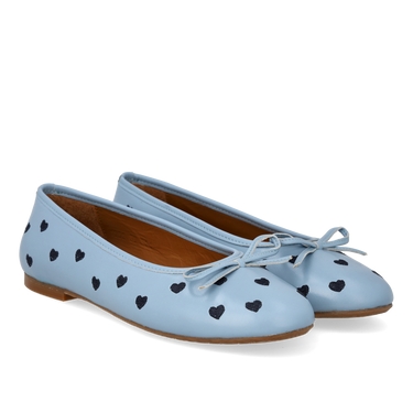 Ballerina med kontrast hjertebroderi