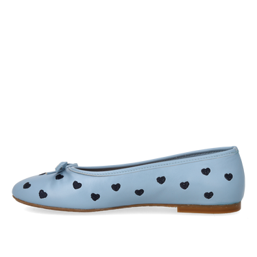 Ballerina med kontrast hjertebroderi