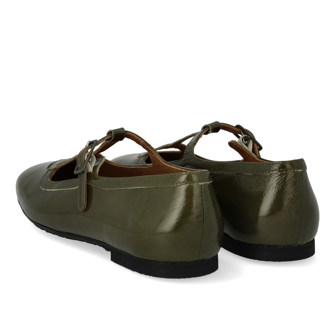 Ballerina med hjerteformet cut-out