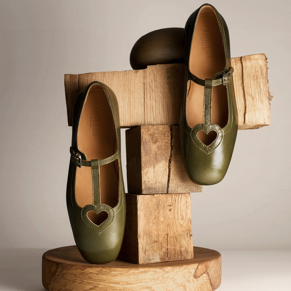 Ballerina med hjerteformet cut-out