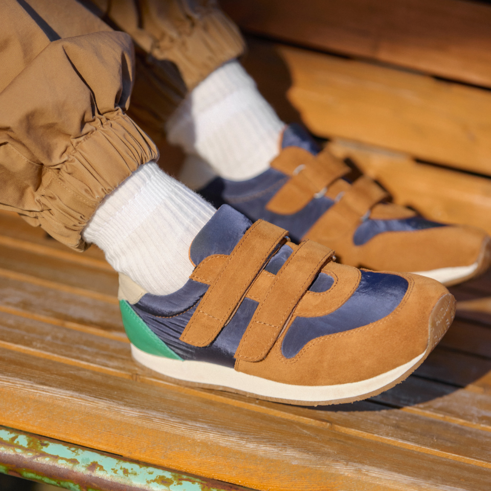 Running style sneaker