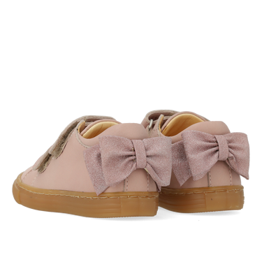 Begynder sneaker med funklende glittersløjfe