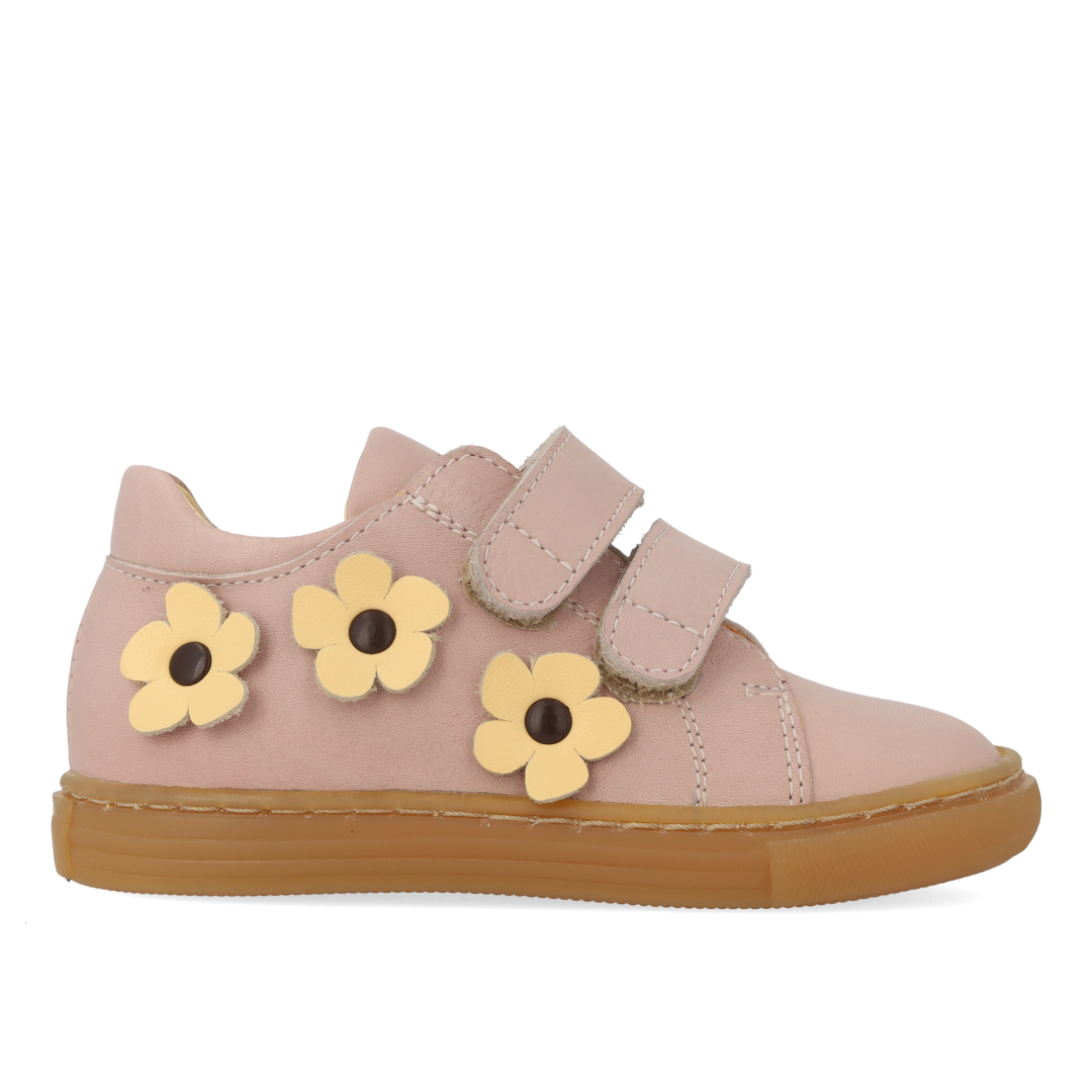 Begynder sneaker med blomsterapplikationer