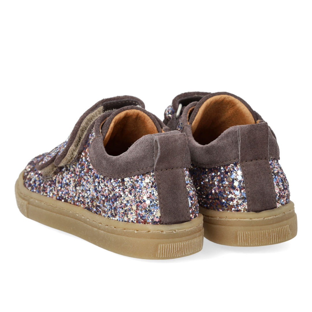 Funklende glitter-sneaker med ruskindskanter