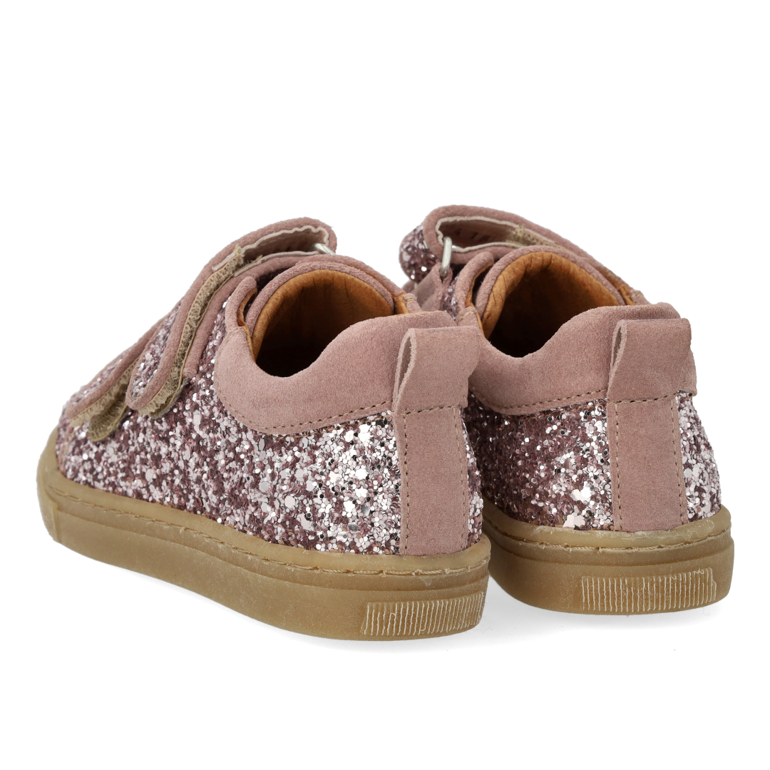 Funklende glitter-sneaker med ruskindskanter