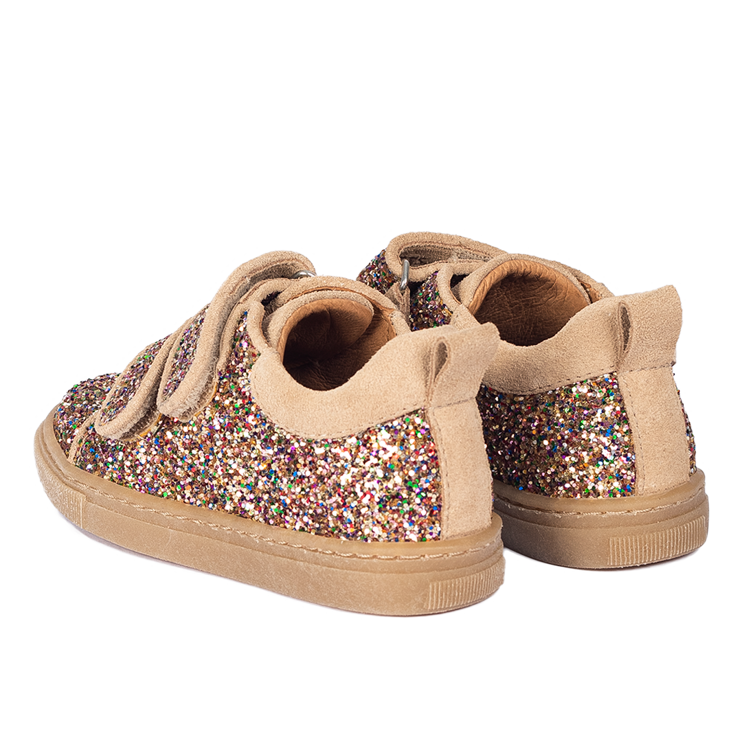 Funklende glitter-sneaker med ruskindskanter