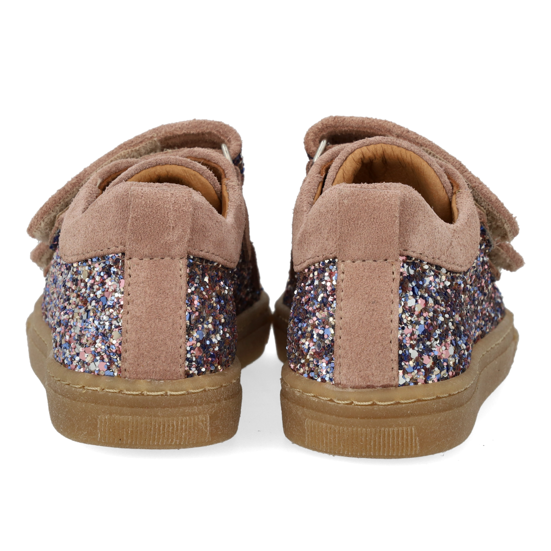 Funklende glitter-sneaker med ruskindskanter