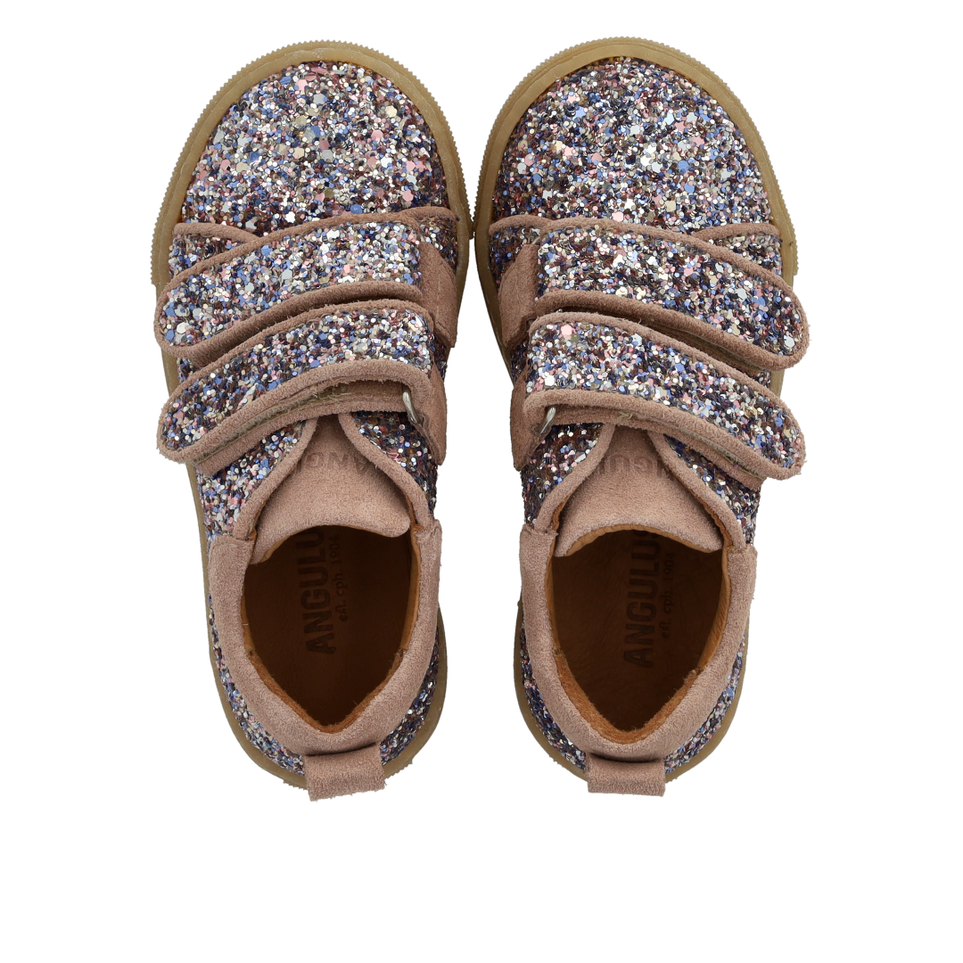 Funklende glitter-sneaker med ruskindskanter