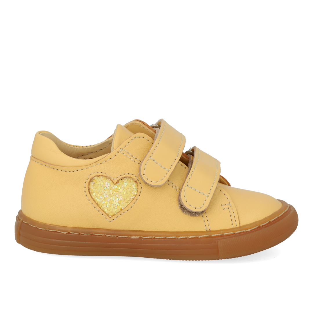 Begynder sneaker med funklende glitterhjerte