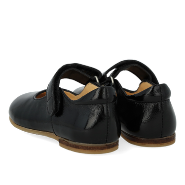 Ballerina med udstandset hjertemotiv