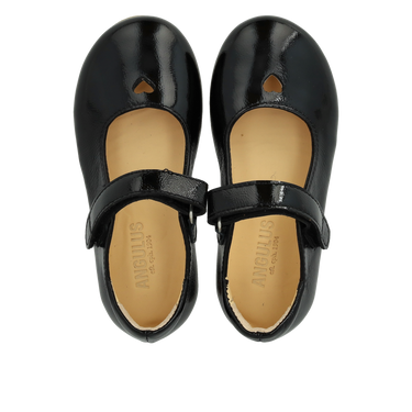 Ballerina med udstandset hjertemotiv