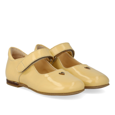 Ballerina med udstandset hjertemotiv