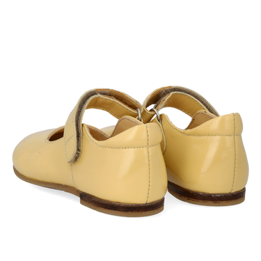 Ballerina med udstandset hjertemotiv