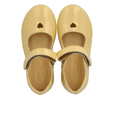 Ballerina med udstandset hjertemotiv