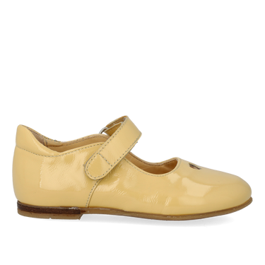 Ballerina med udstandset hjertemotiv