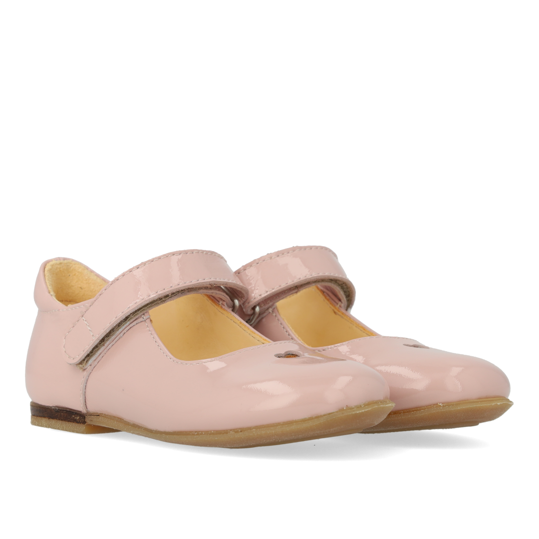 Ballerina med udstandset hjertemotiv