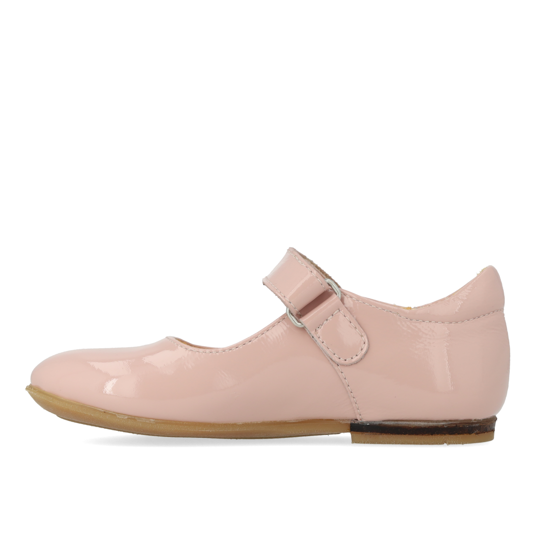 Ballerina med udstandset hjertemotiv