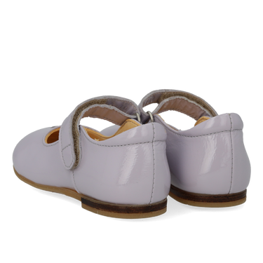 Ballerina med udstandset hjertemotiv