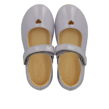 Ballerina med udstandset hjertemotiv