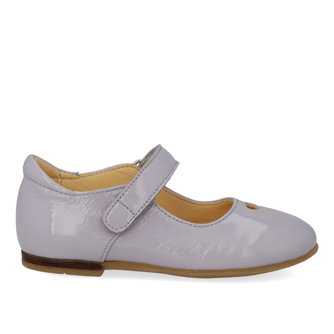 Ballerina med udstandset hjertemotiv