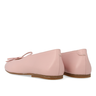 Ballerina i læder med sløjfedetalje