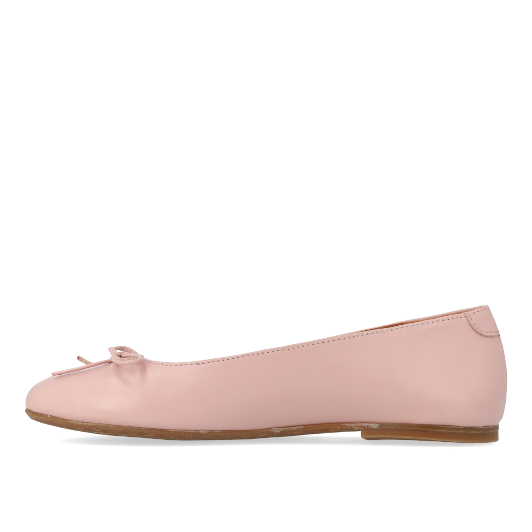 Ballerina i læder med sløjfedetalje