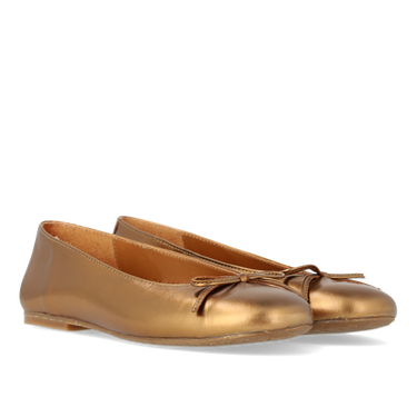 Ballerina i læder med sløjfedetalje
