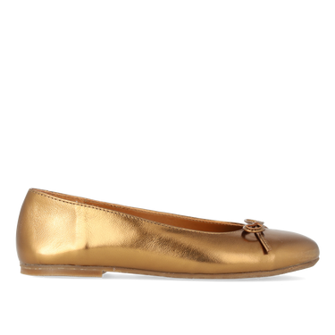 Ballerina i læder med sløjfedetalje