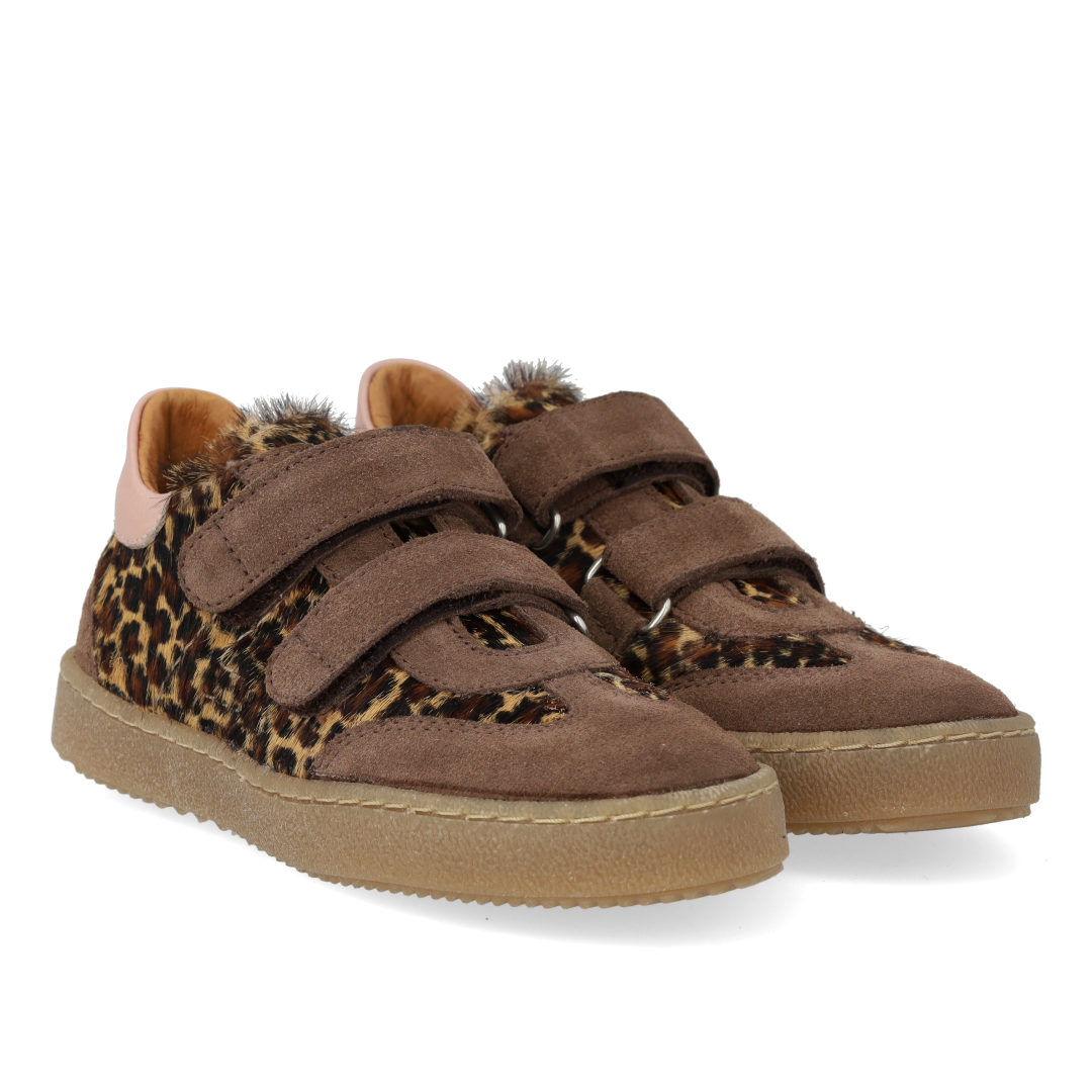 Court style sneaker med pony