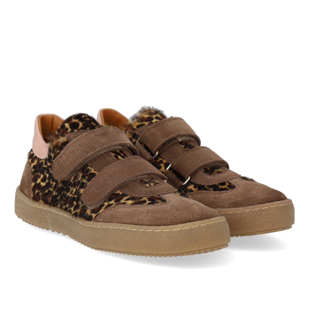 Court style sneaker med pony