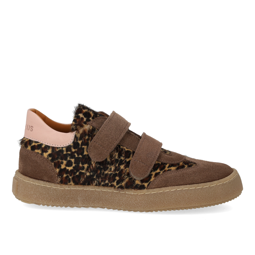 Court style sneaker med pony